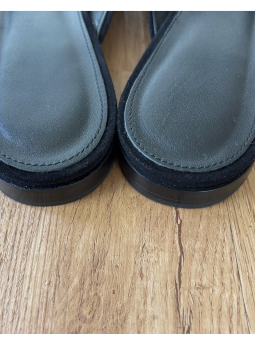 ★100% Authentic NEW Org. $530 Toteme Suede Flat Mules Black EU40★ - Picture 7 of 10